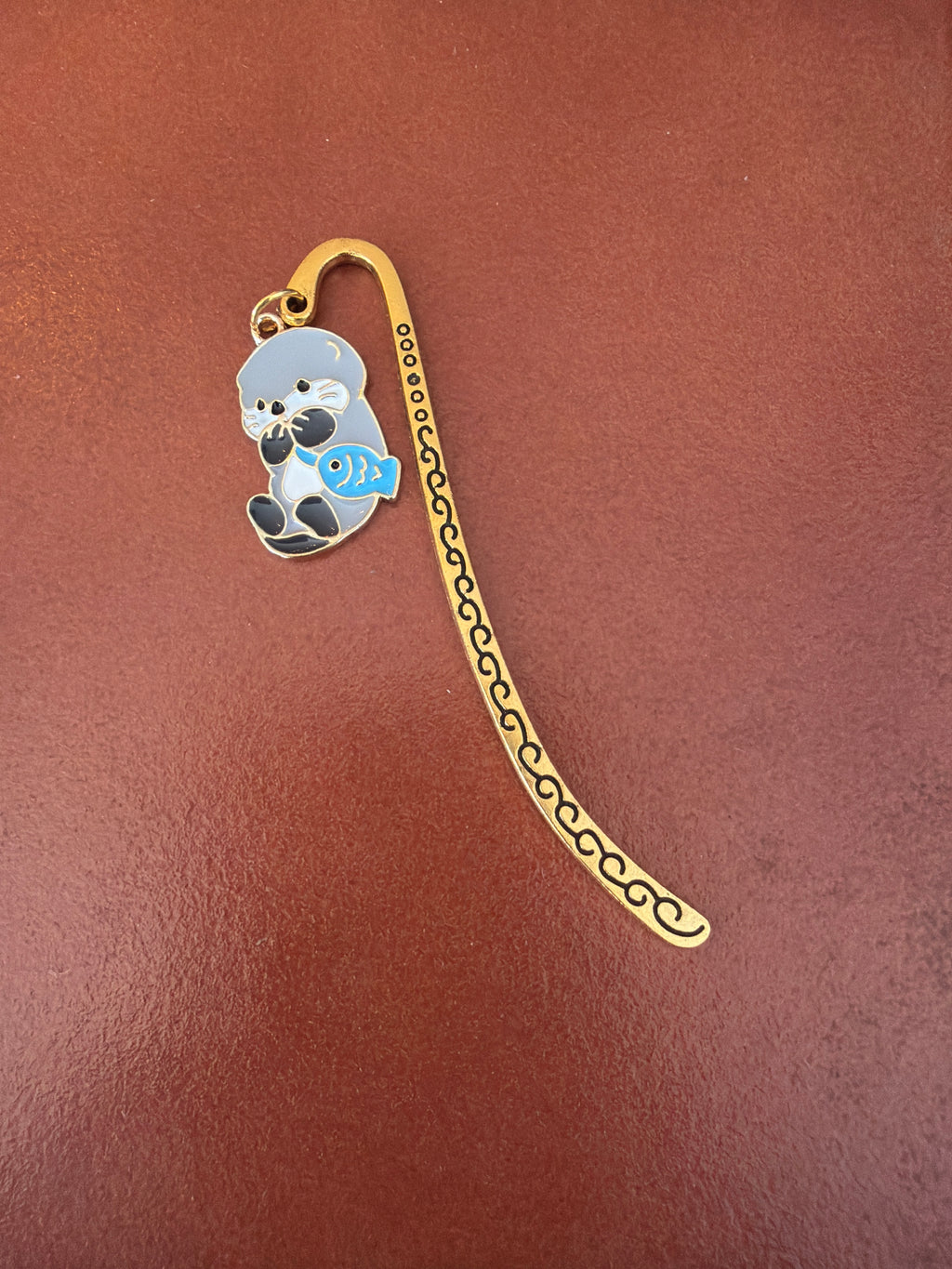 Metal bookmark with enameled Otter